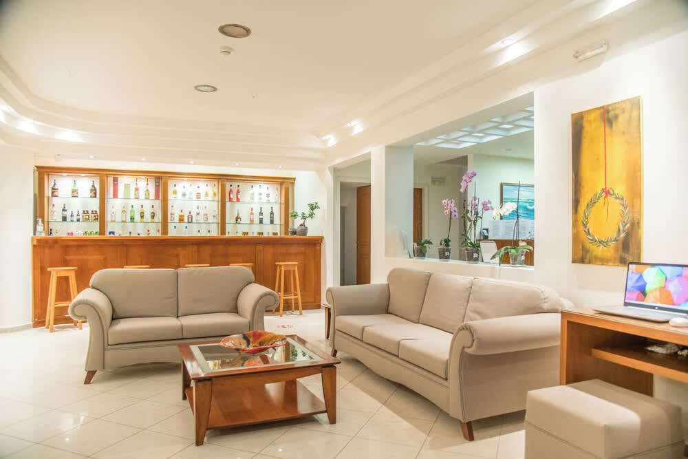 Hiona Holiday Hotel 2