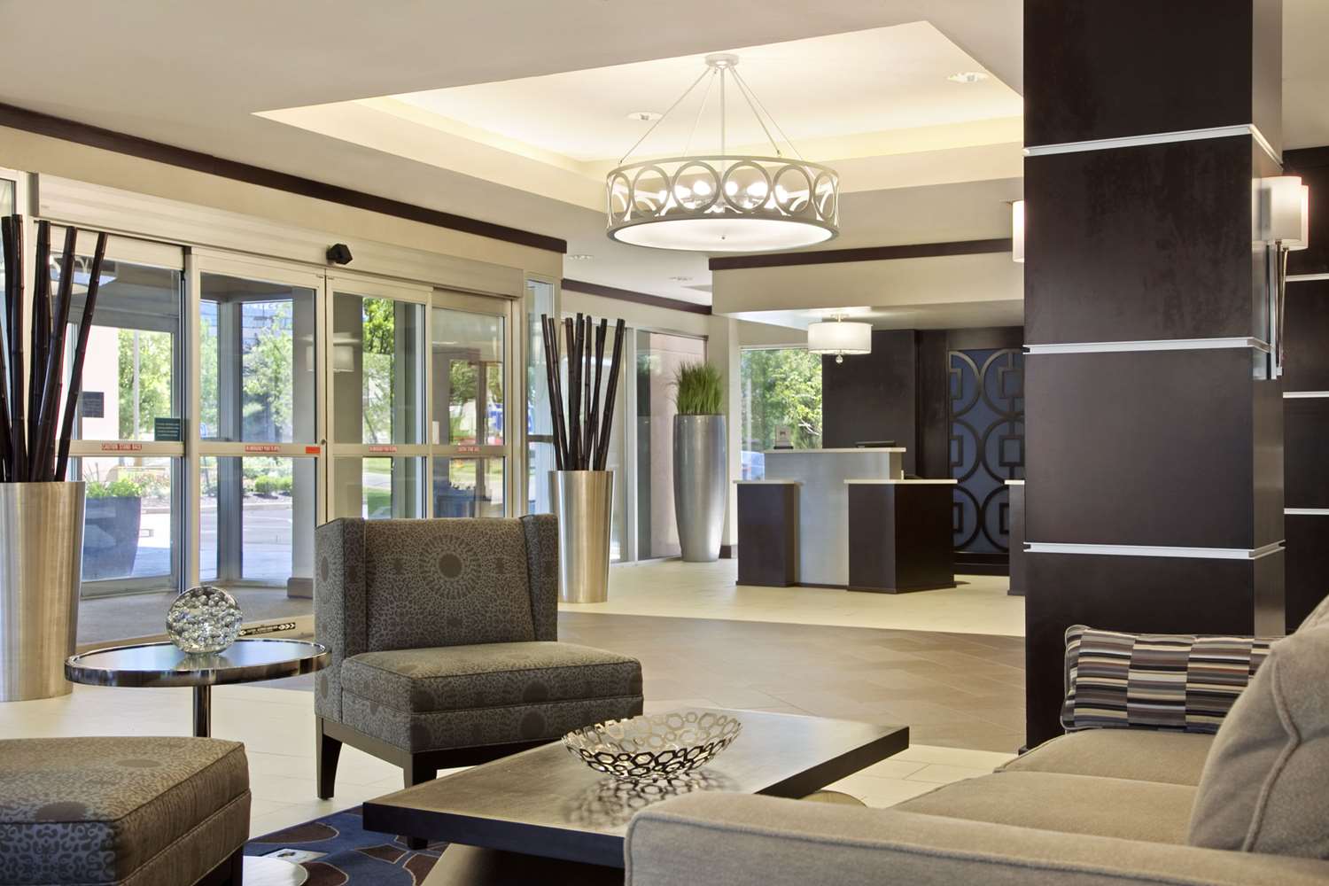 Embassy Suites by Hilton St. Louis Airport 2