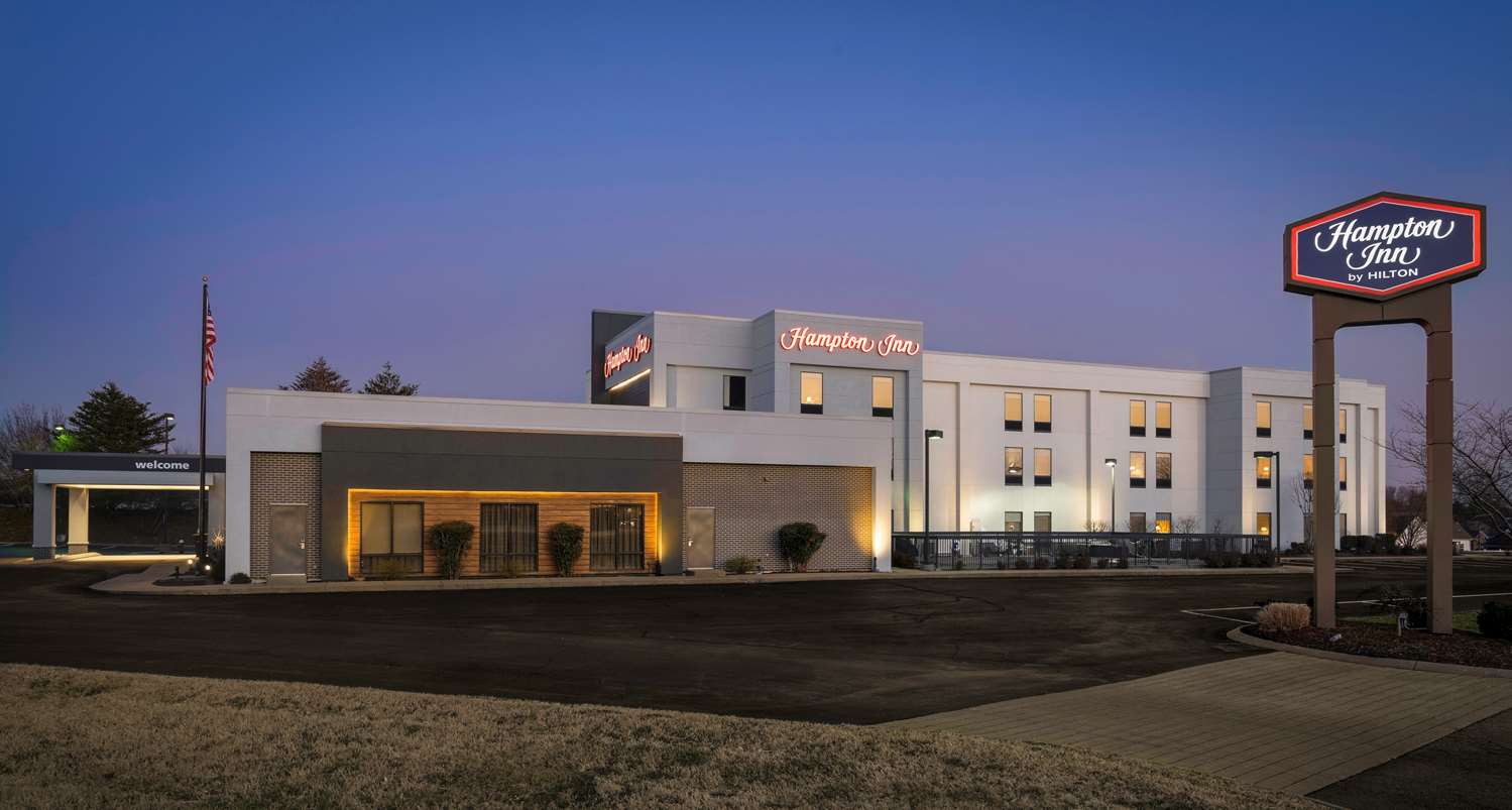 Hampton Inn - Springfield 2