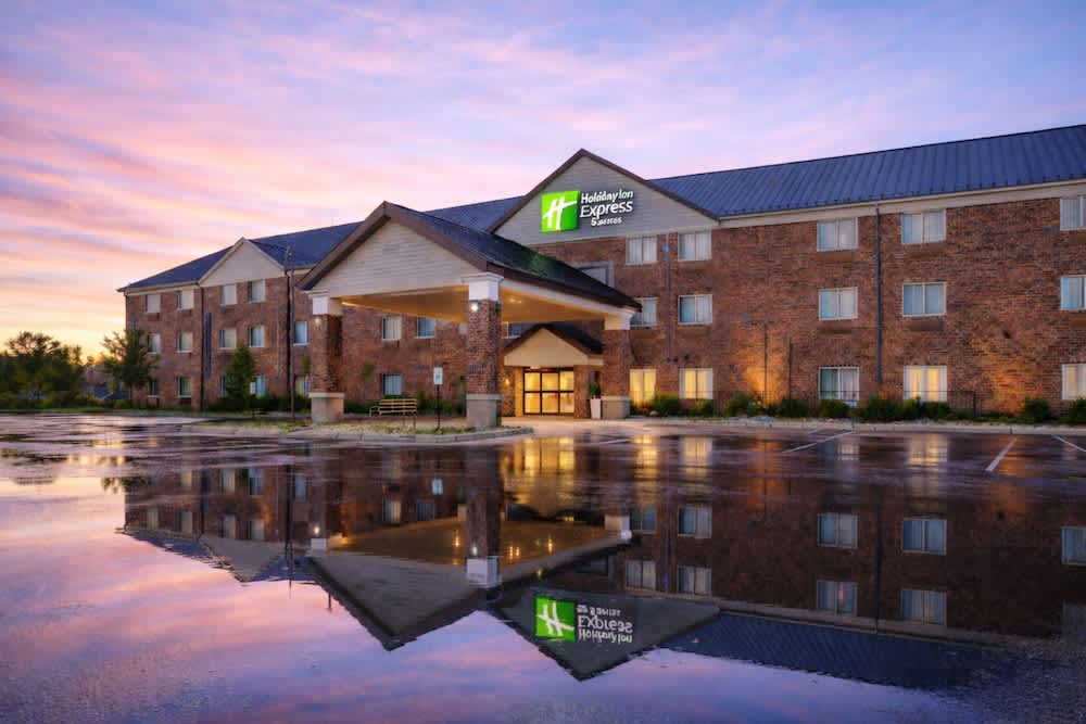 Holiday Inn Express & Suites ST. PAUL - WOODBURY by IHG 1