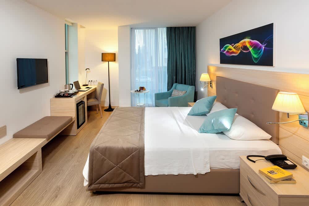 The Room Hotel & Apartments 1