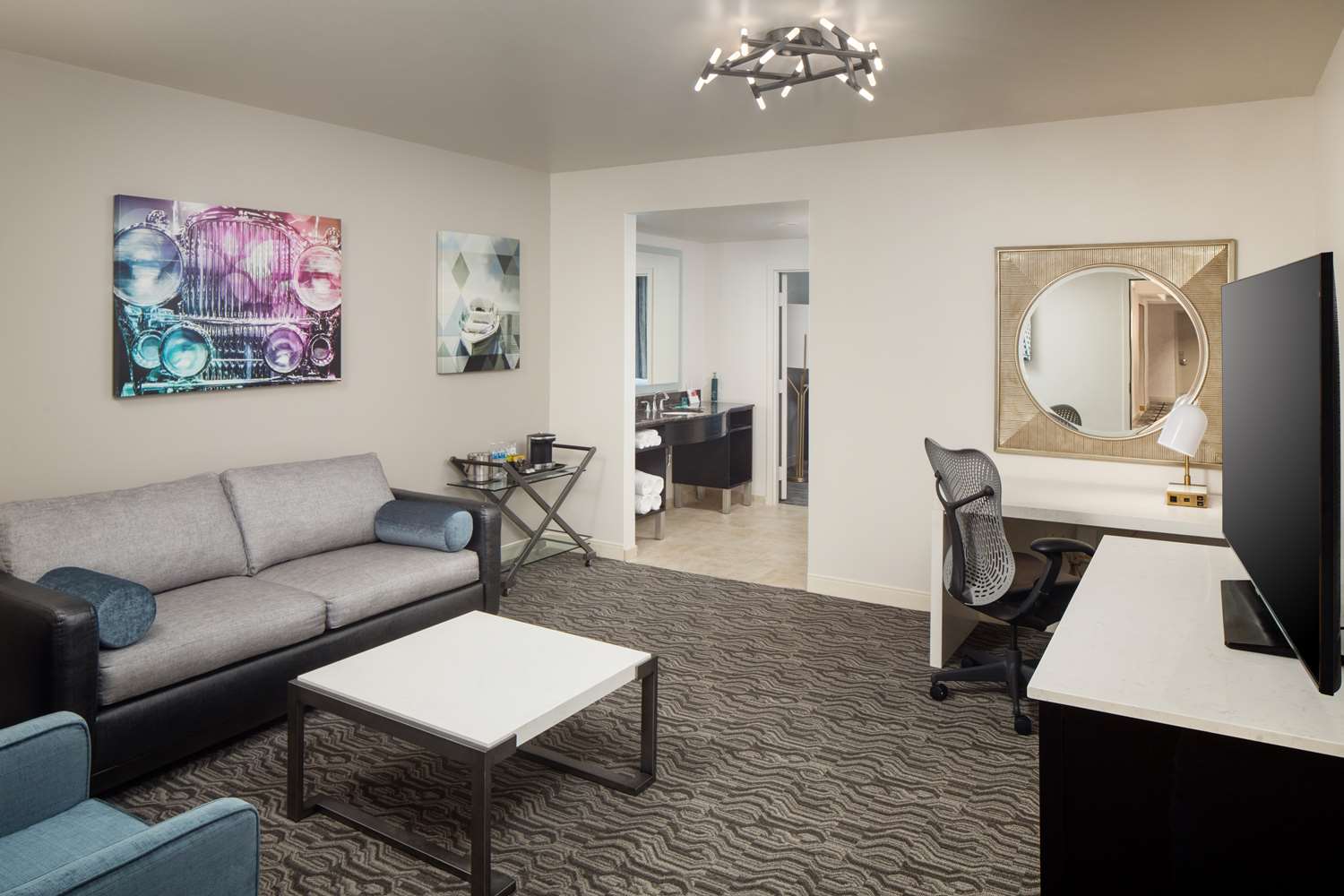 DoubleTree Suites by Hilton Detroit Downtown - Fort Shelby 1