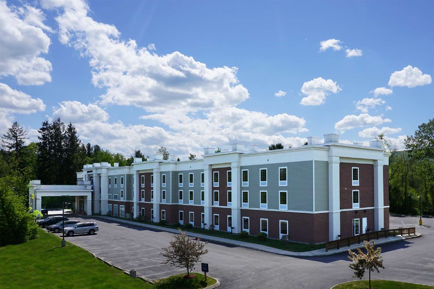 Hampton Inn & Suites Berkshires-Lenox 2