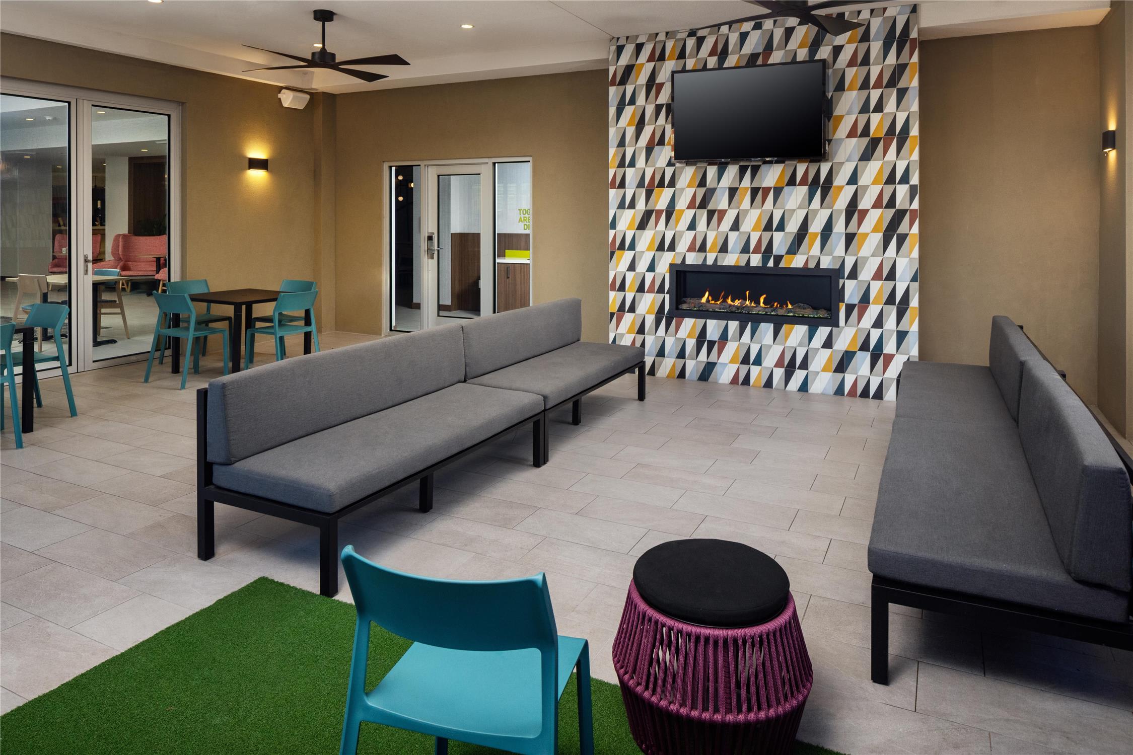 Home2 Suites By Hilton Memphis Downtown 2