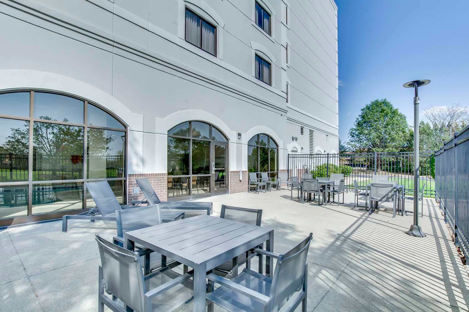 Embassy Suites by Hilton Louisville East 2