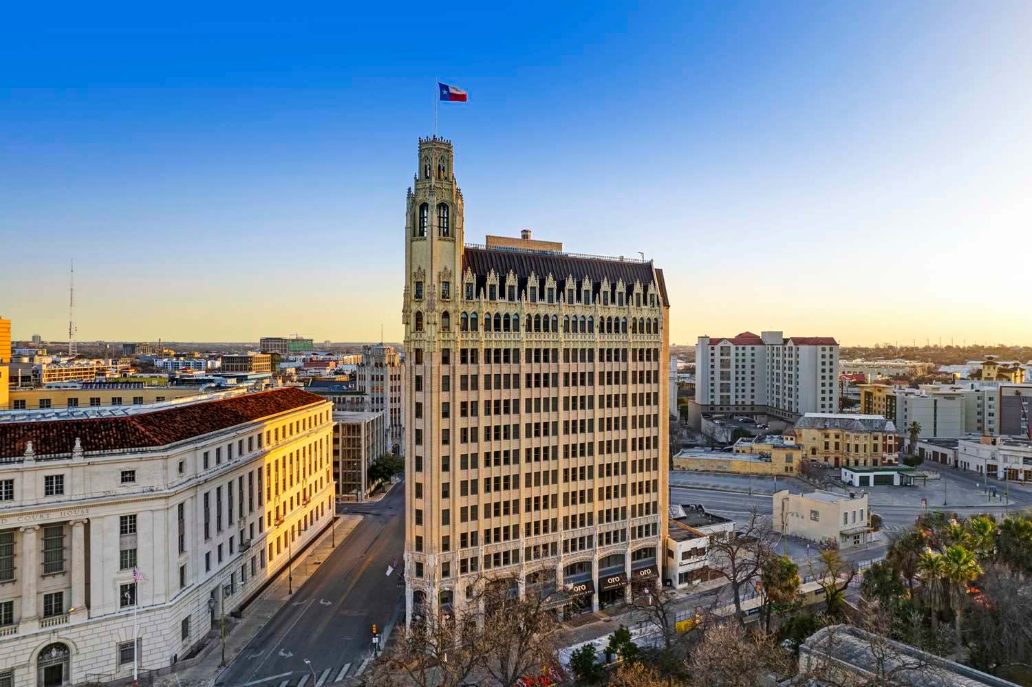 The Emily Morgan San Antonio - a DoubleTree by Hilton 1