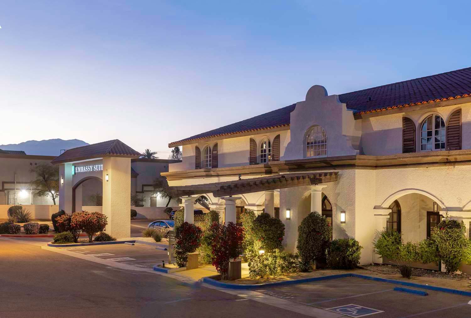 Embassy Suites by Hilton Palm Desert 2