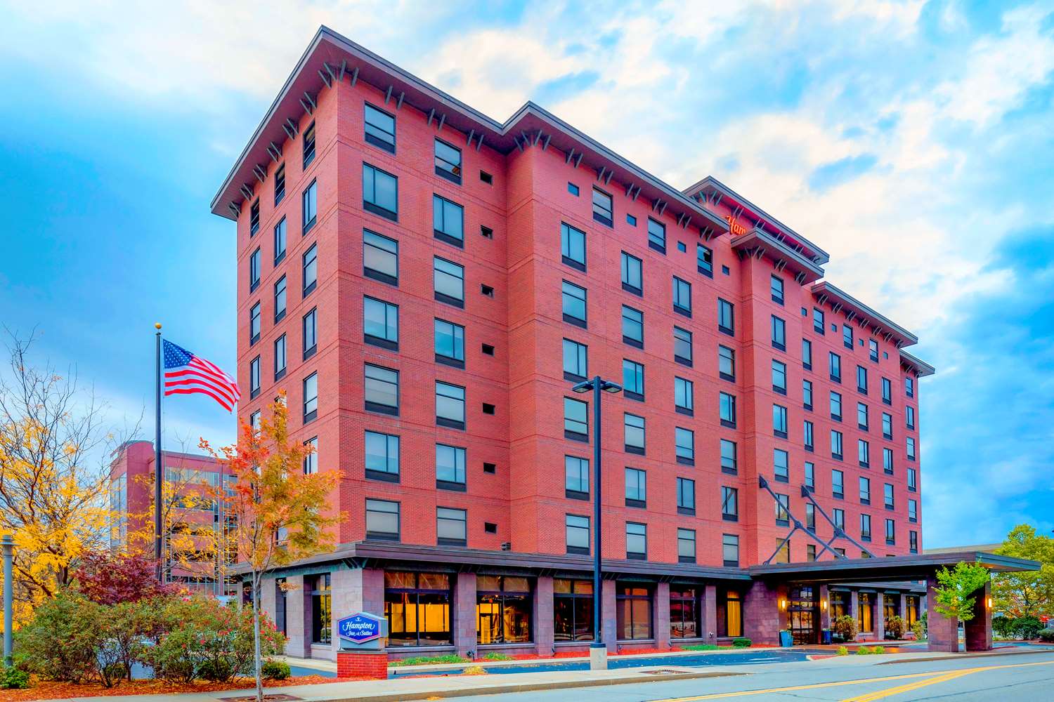 Hampton Inn & Suites Pittsburgh-Downtown 1