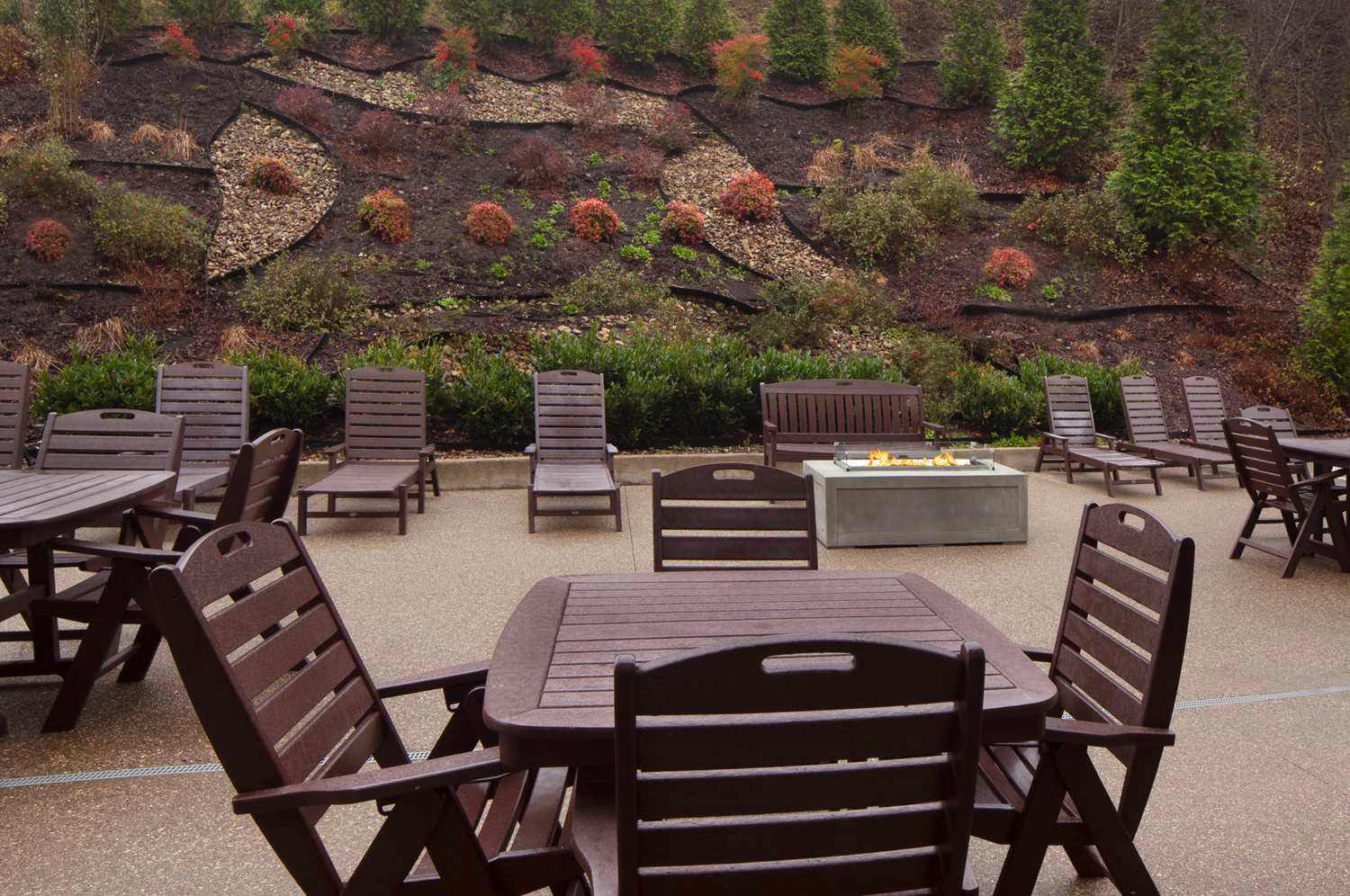 Hampton Inn Charleston-Southridge 2