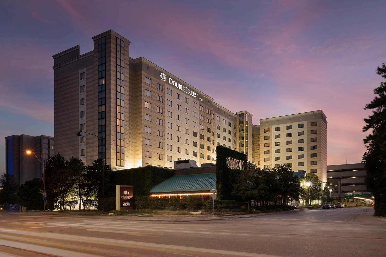 DoubleTree by Hilton Chicago O'Hare Airport-Rosemont 2