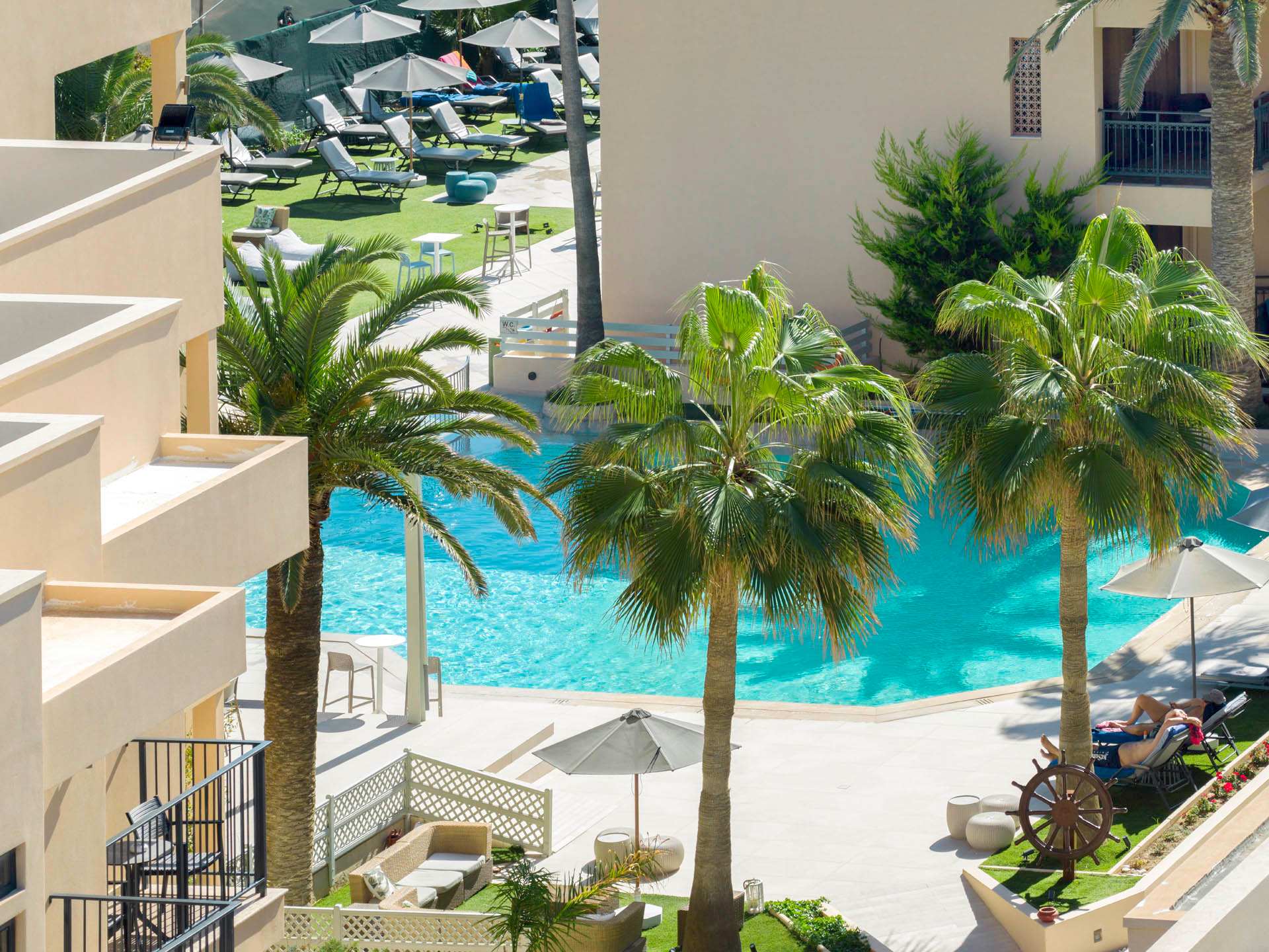 Atlantis Beach Hotel 2