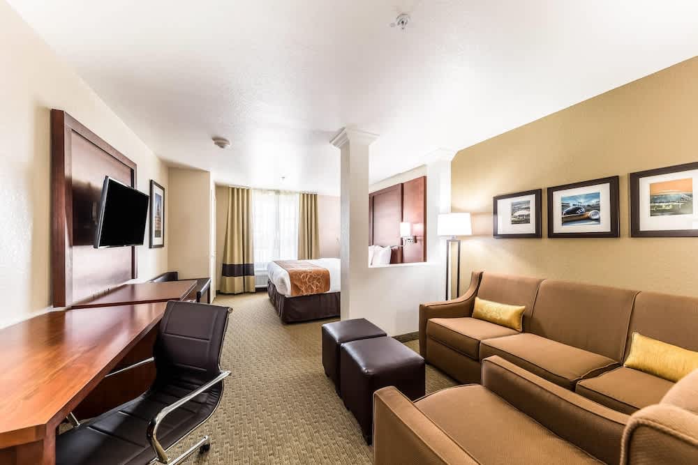 Comfort Suites Grand Prairie - Arlington North 1