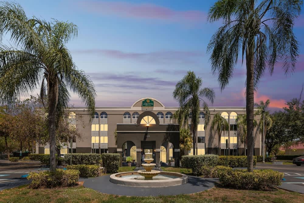 La Quinta by Wyndham Miami Lakes 1