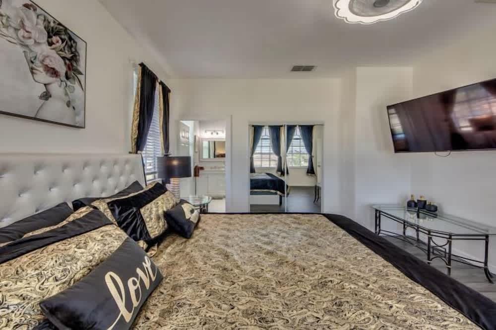 Golden Globe - luxury on the canal with pool/spa 2