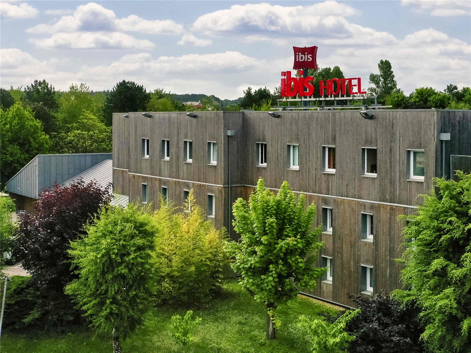 ibis Nemours 1