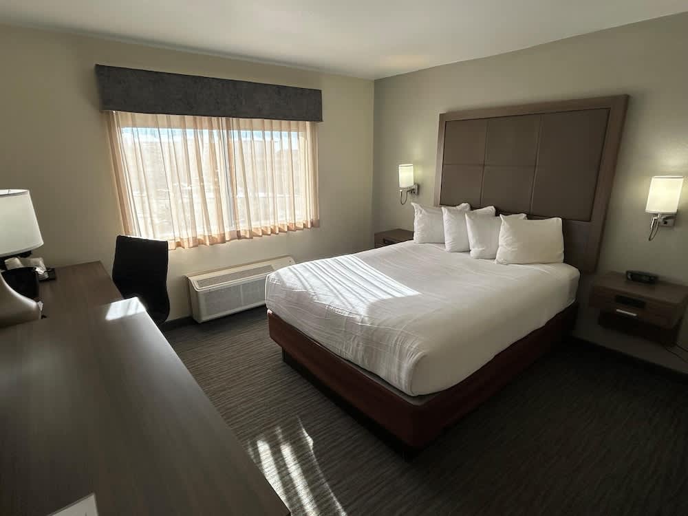 Best Western Plus Paper Valley Hotel 2