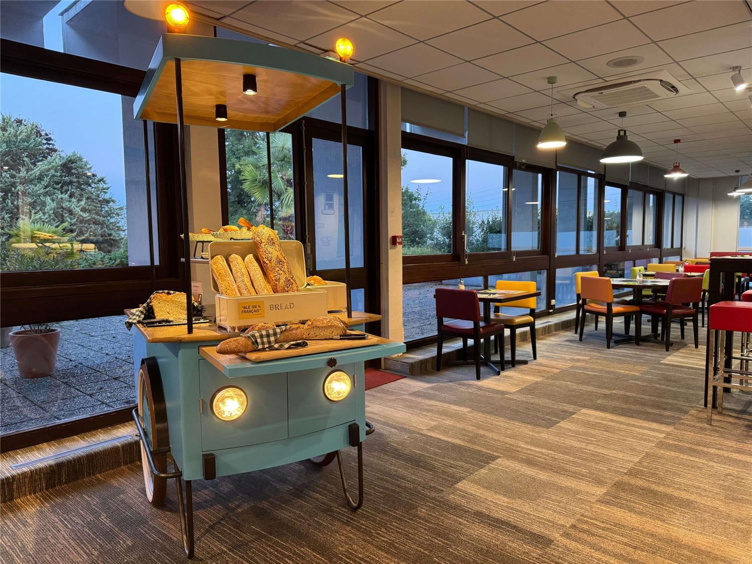 ibis Styles Angoulême Nord - hôtel restaurant 1