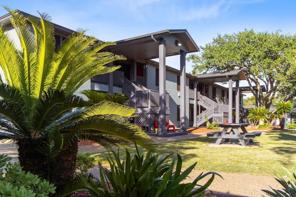 Econo Lodge Inn & Suites Fulton - Rockport 1