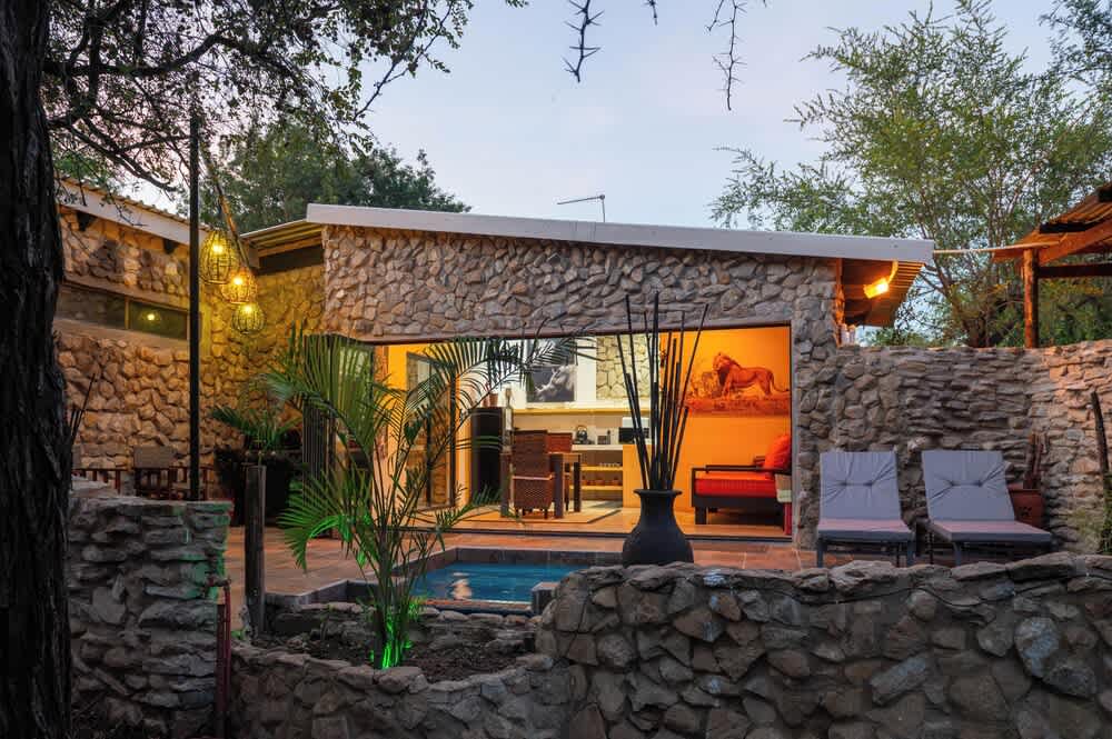 Foxy Crocodile Bush Lodge & Kruger Safaris 1