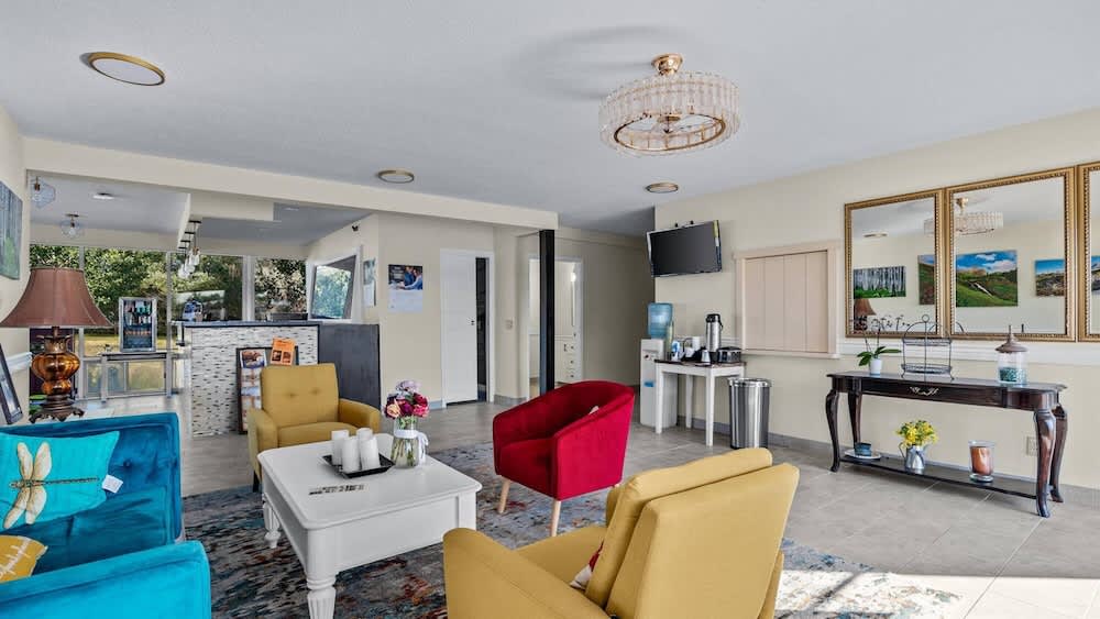 Red Arrow Inn & Suites, a Travelodge by Wyndham 1