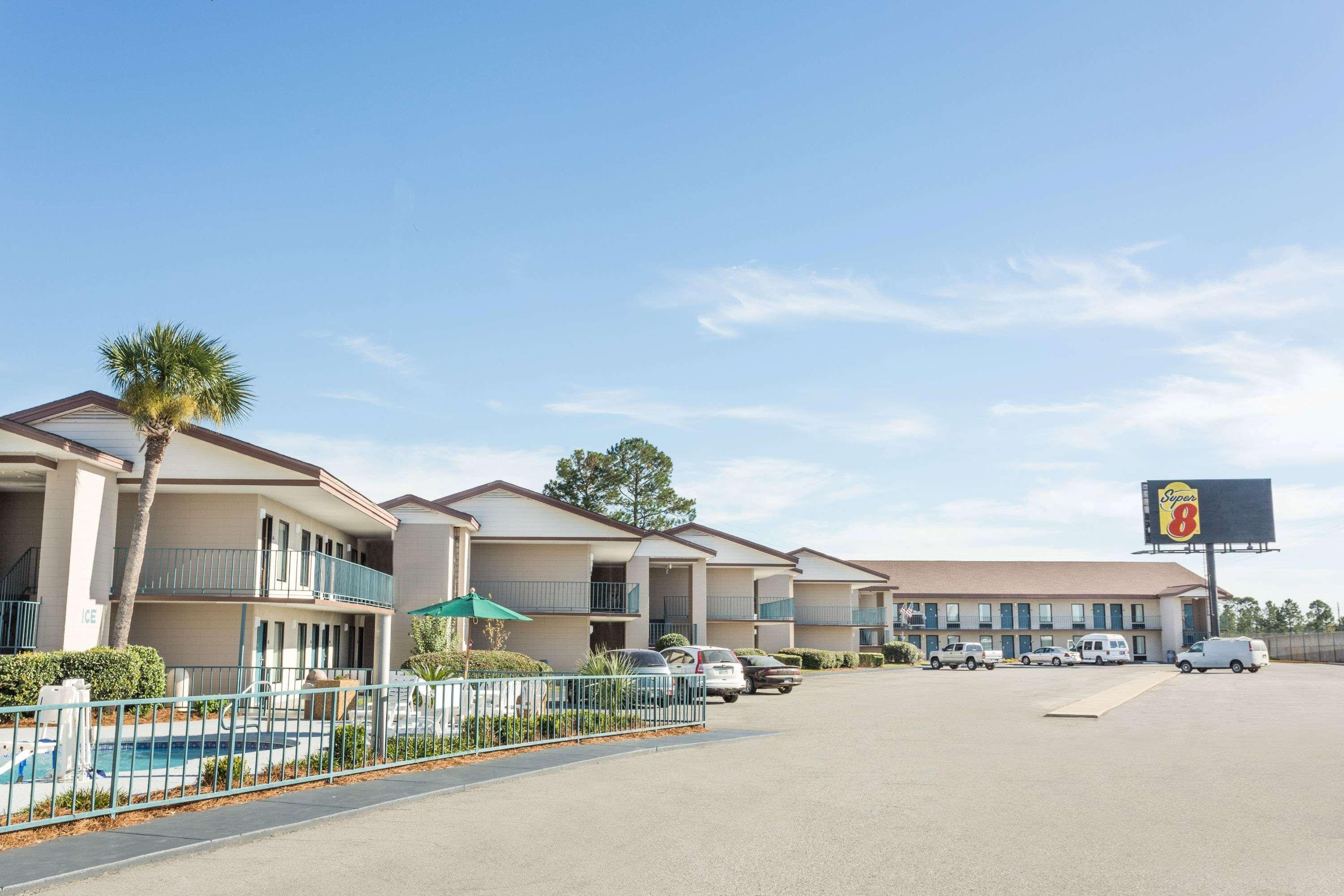 Super 8 by Wyndham Adel 1