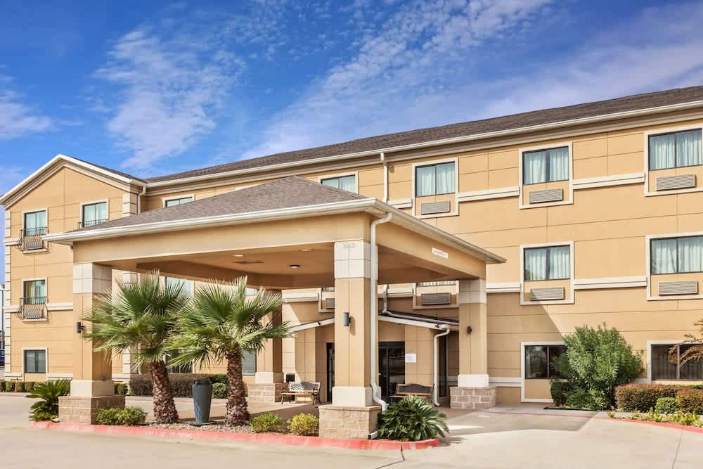Grander Inn & Suites by IHG 1