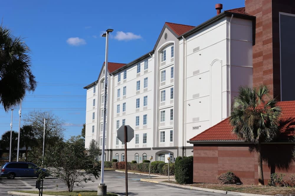 La Quinta Inn and Suites by Wyndham, Ocala 1