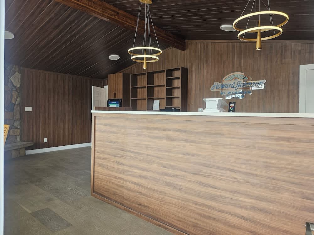 Howard Johnson by Wyndham Hinton 2