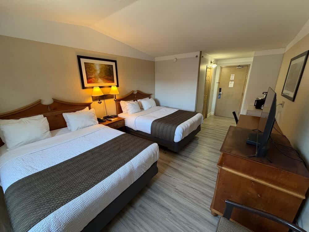 Days Inn & Suites by Wyndham Sault Ste. Marie ON 1