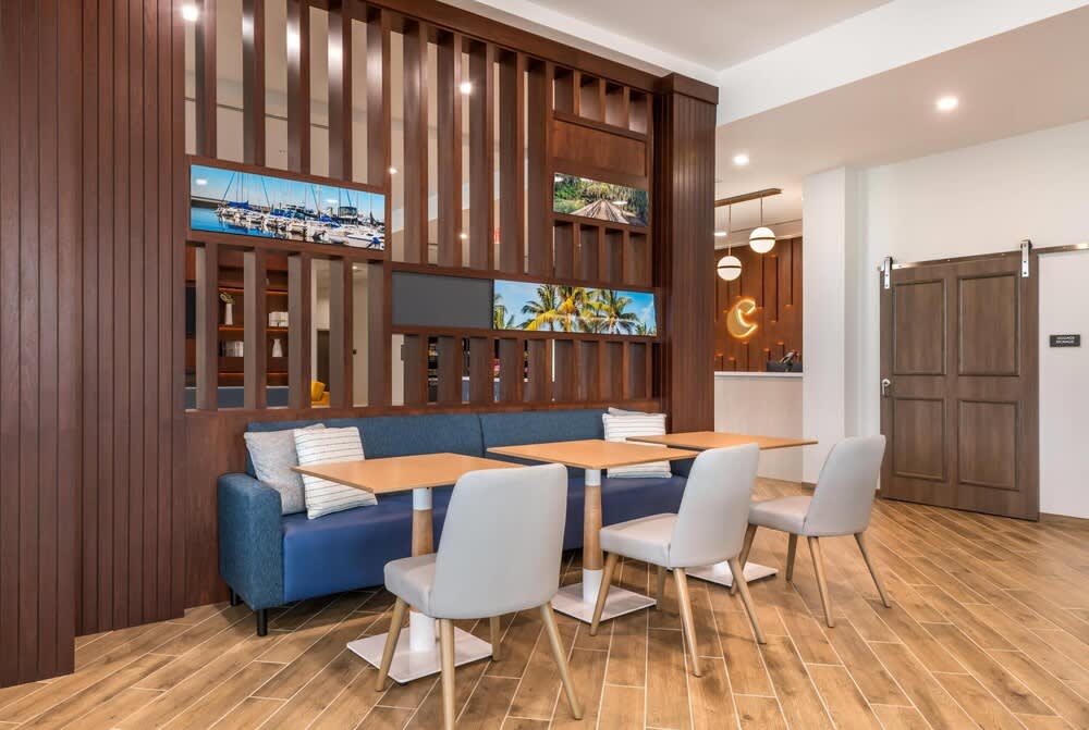 Comfort Inn & Suites Orlando Sanford Airport 2