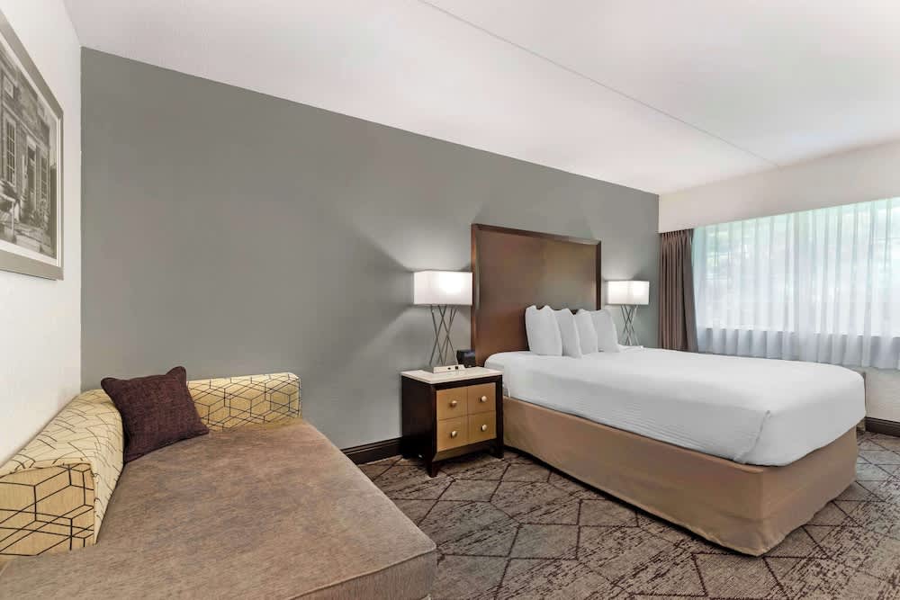Best Western Plus Longbranch Hotel & Convention Center 1