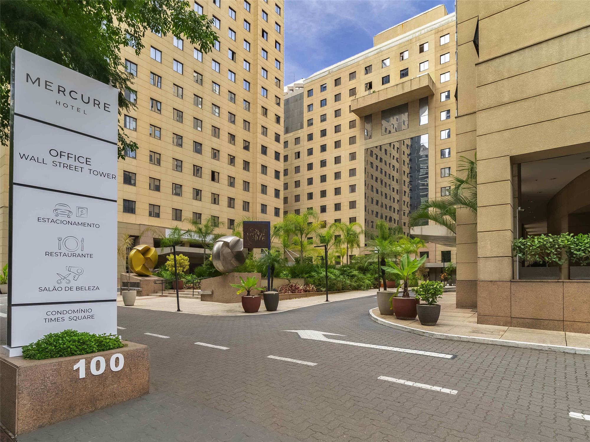 Moema Times Square SP Wi-Fi 5G Home Office Kitchen 50" TV & Free Laundry - Monthly Rate Available 1
