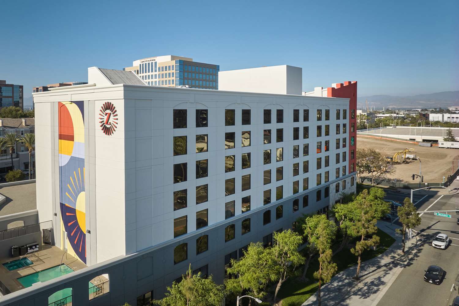 Hotel Zessa Orange County Airport, a DoubleTree by Hilton 2