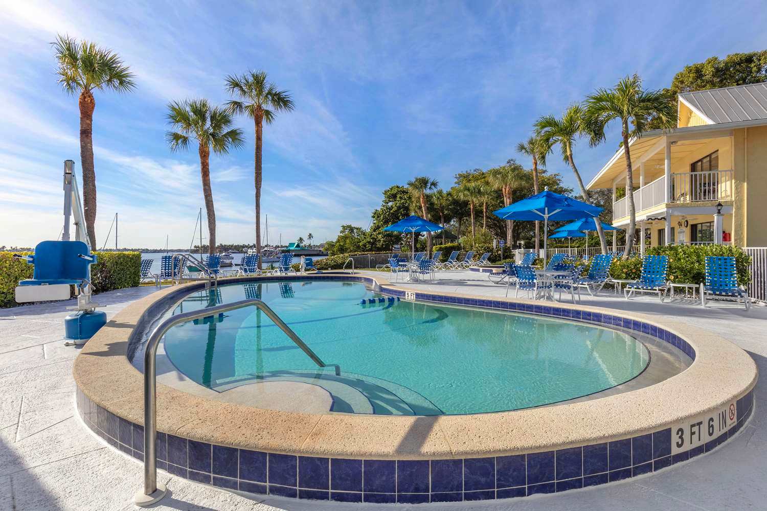 Hilton Vacation Club Charter Club Naples Bay 1