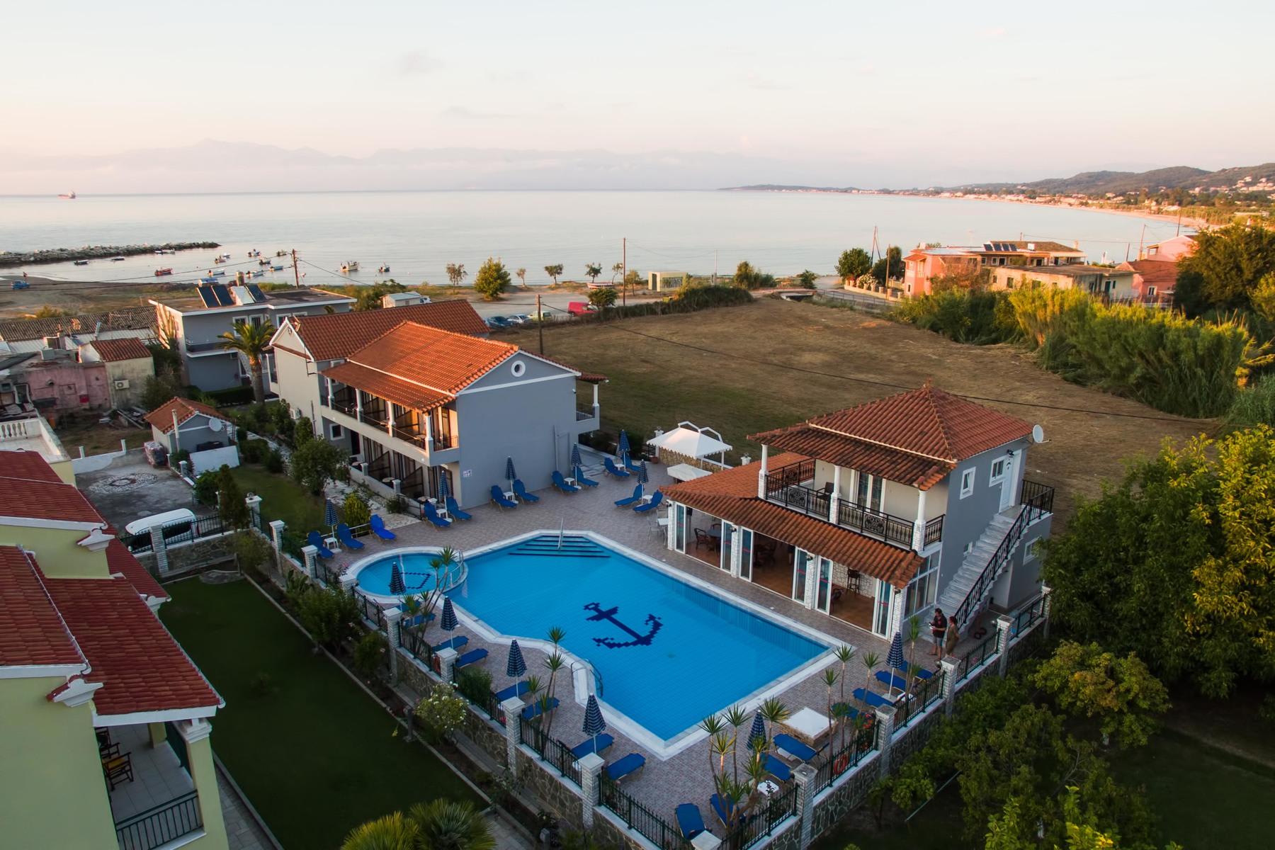 MAKIS STUDIOS AND APARTMENTS 1