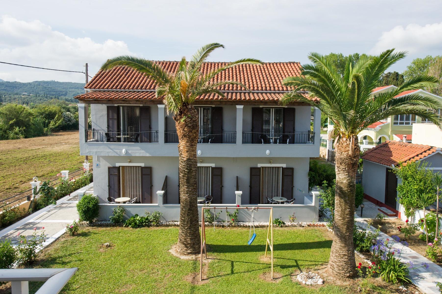 MAKIS STUDIOS AND APARTMENTS 2
