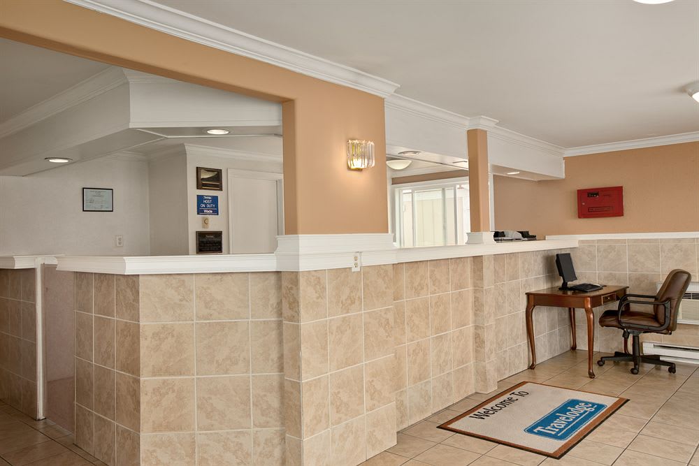 TRAVELODGE BY WYNDHAM PORT OF TACOMA WA 2