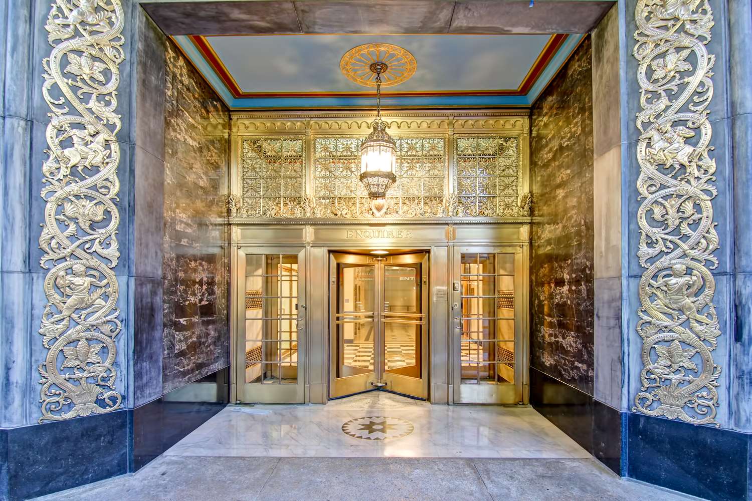 Hampton Inn and Suites Cincinnati - Downtown 1