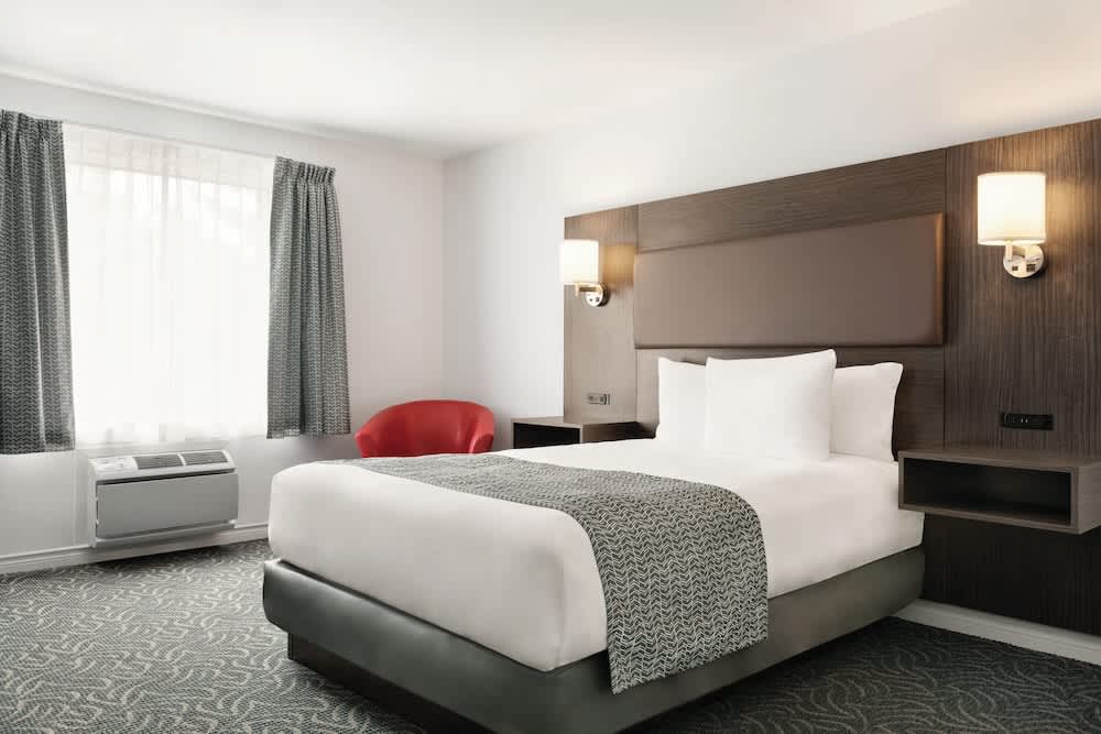 Travelodge by Wyndham Rigaud 1