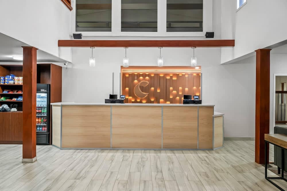 Comfort Inn & Suites 2