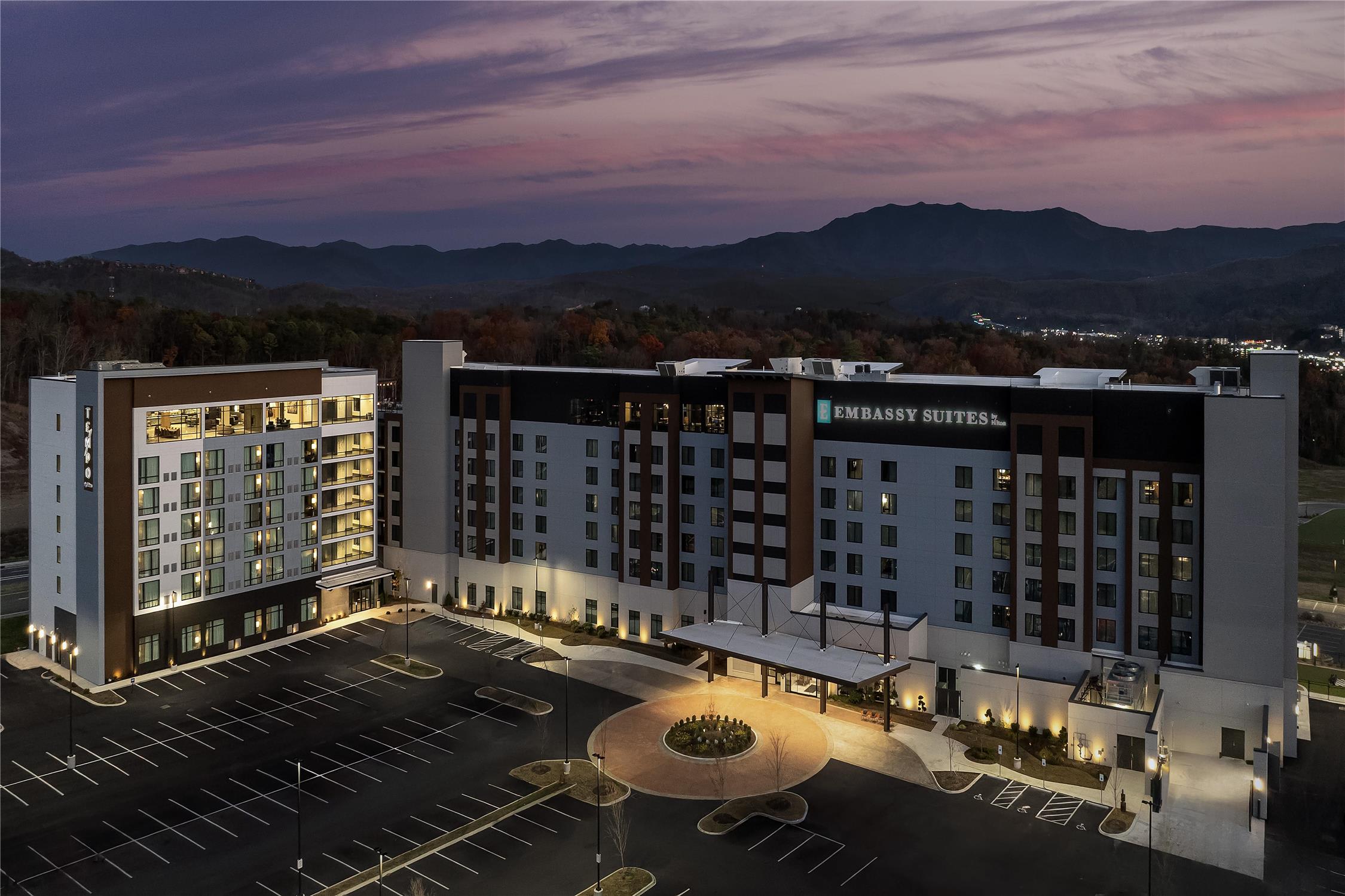 Embassy Suites By Hilton Pigeon Forge Resort 2