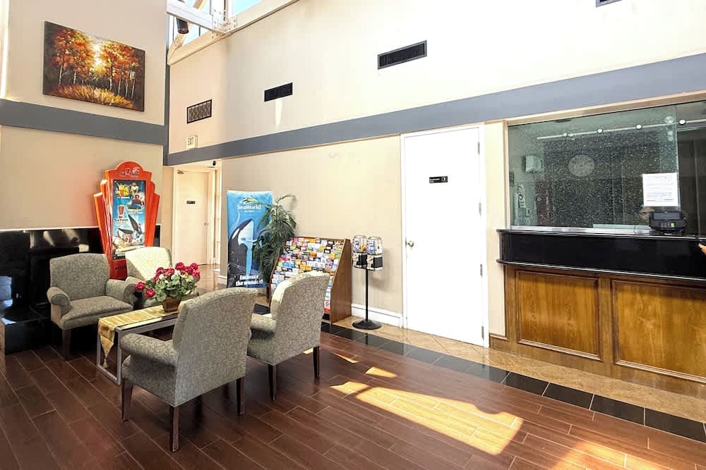 Rodeway Inn & Suites South of Fiesta Park 2