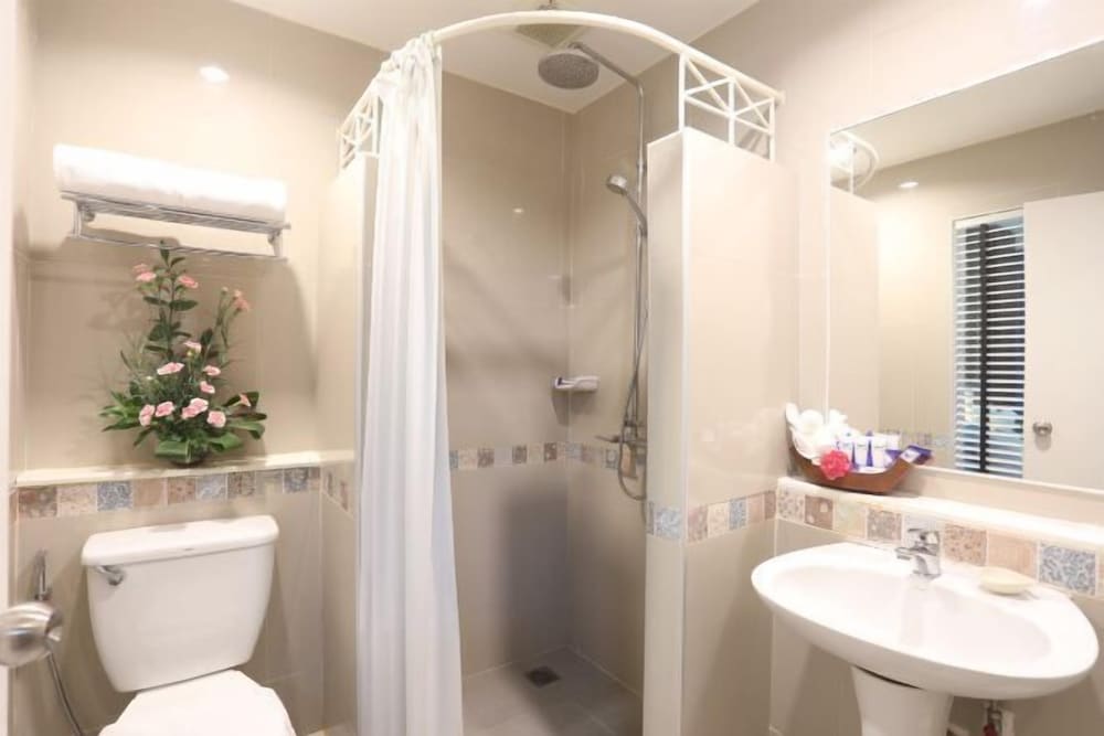 Tuana Hotels Brook Pool Access 2
