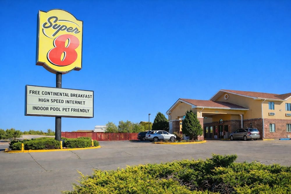 Super 8 by Wyndham Gallup 1