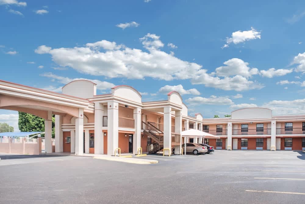 Days Inn by Wyndham McAllen 1