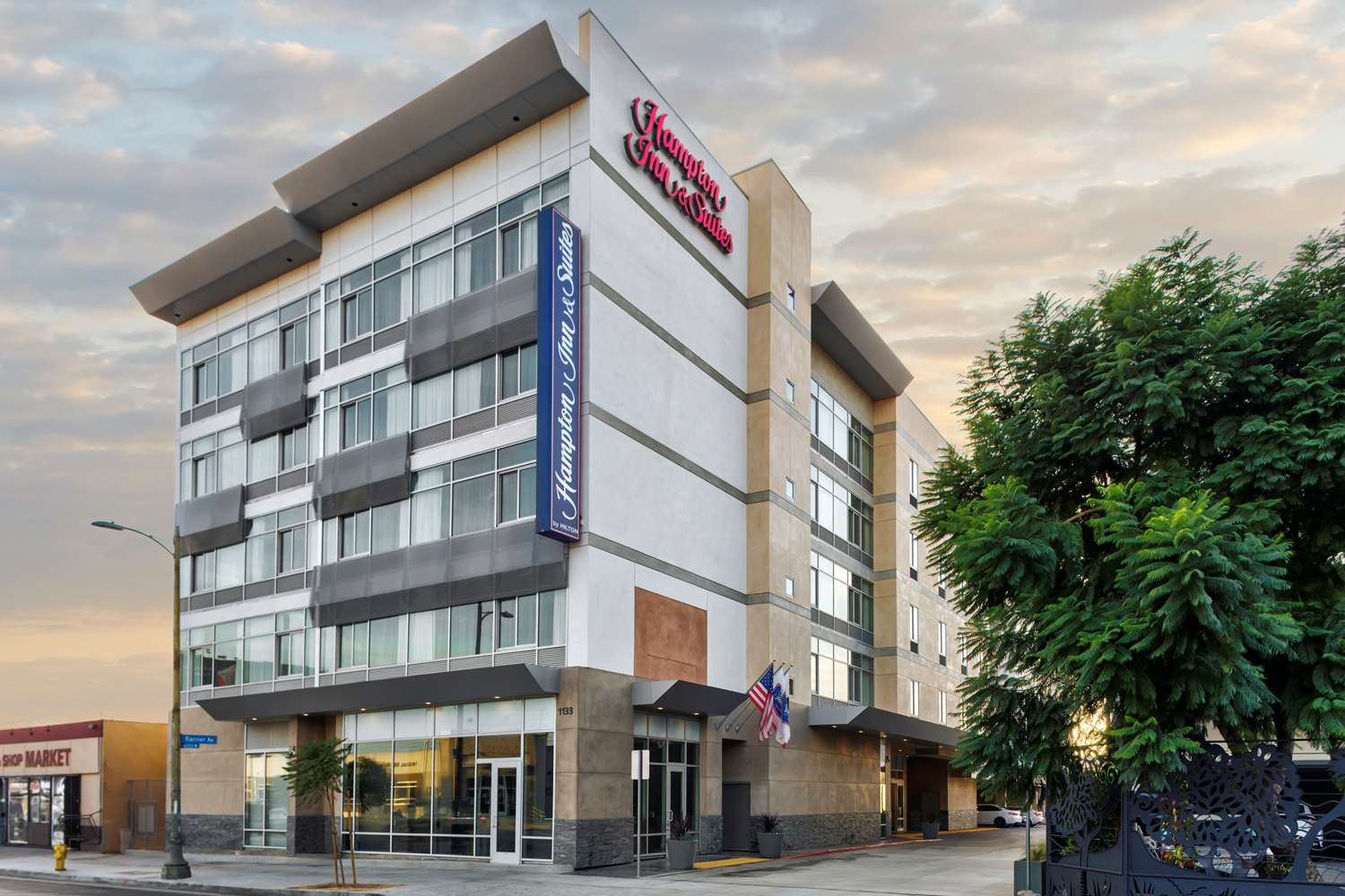 Hampton Inn & Suites Los Angeles/Hollywood, CA 2