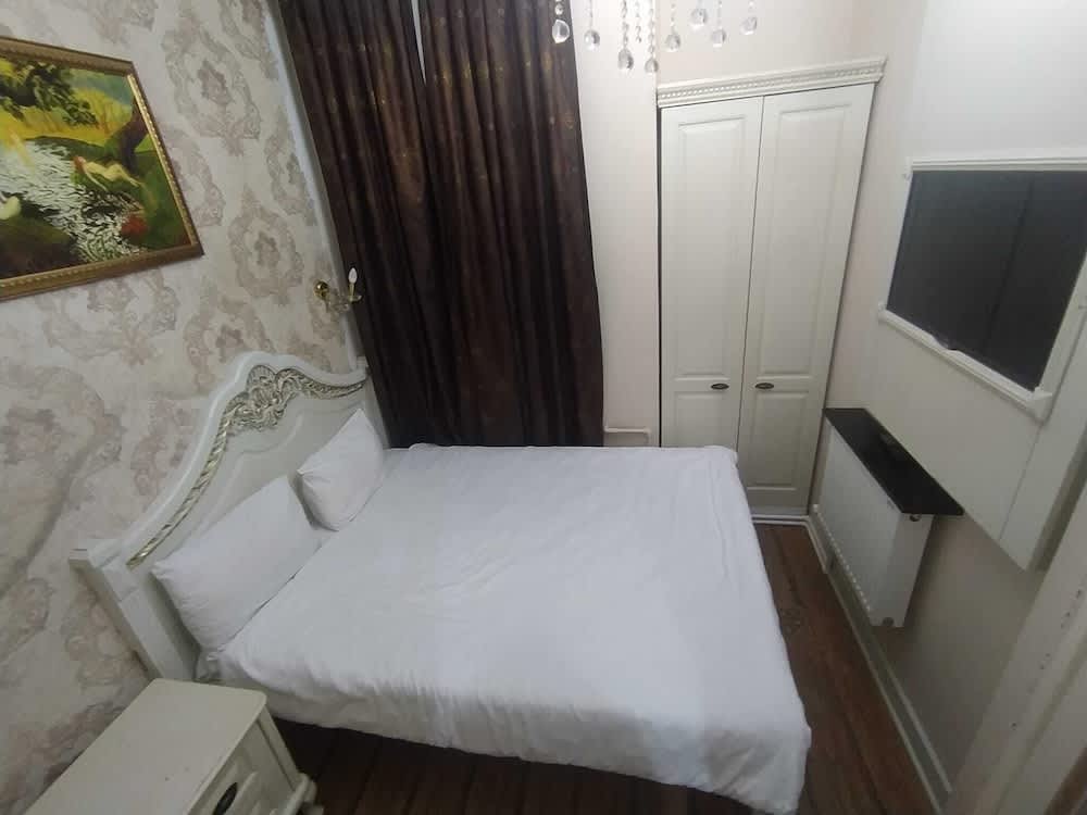 IQ Hotel 1