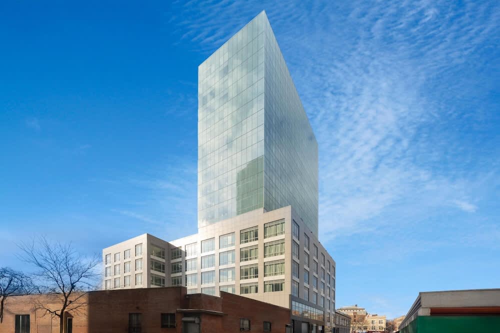 La Quinta Inn & Suites By Wyndham Queens NYC JFK AirTrain 1