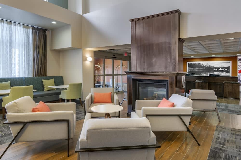 Hampton Inn & Suites by Hilton Edmonton/West 2
