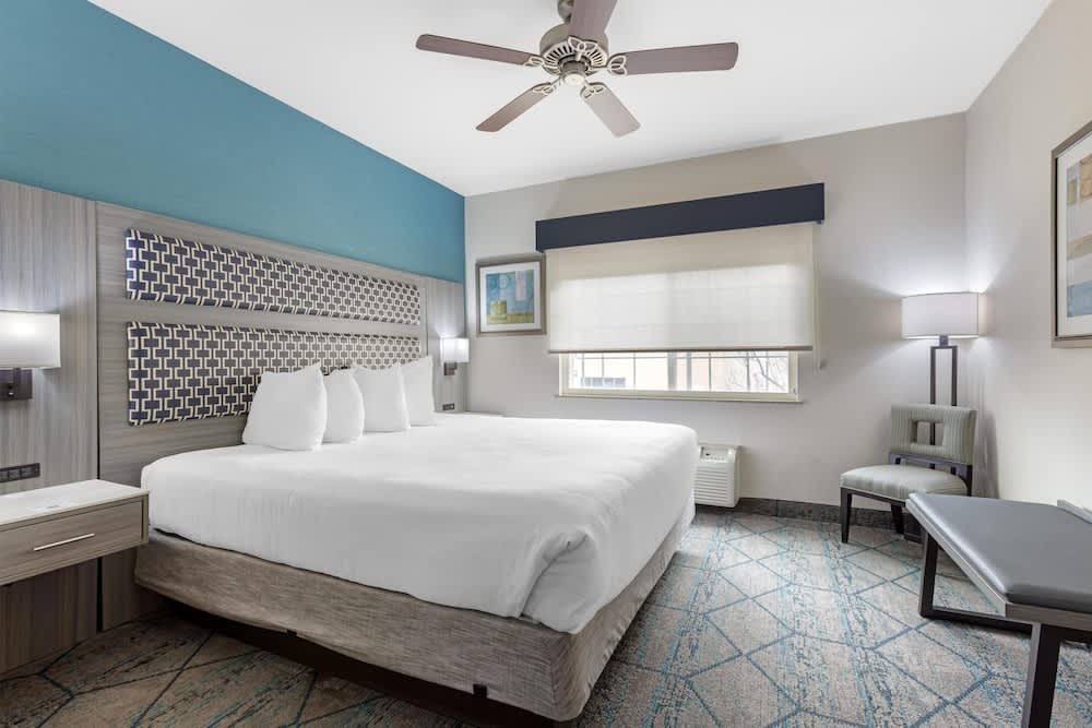 Best Western Plus Wasco Inn & Suites 1